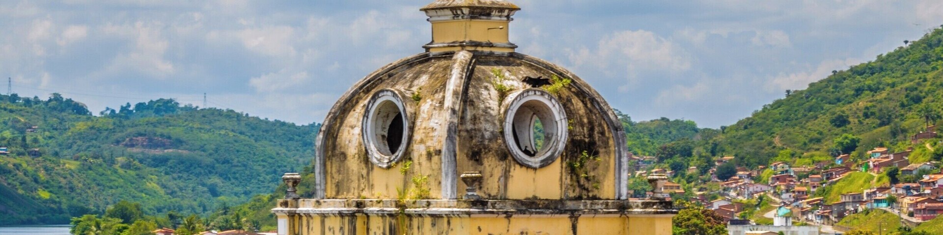 Dome of Estação Ferroviária de Cachoeira as viewed from the plaza of Igreja de Nossa Senhora da Conceição do Monte,
Cachoeira , Bahia, Brazil. São Félix is visible to the left.