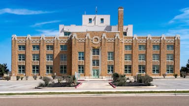 La Salle County Courthouse in Cotulla, Texas