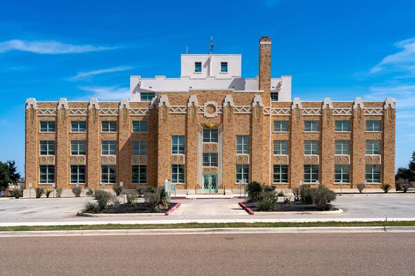 La Salle County Courthouse in Cotulla, Texas