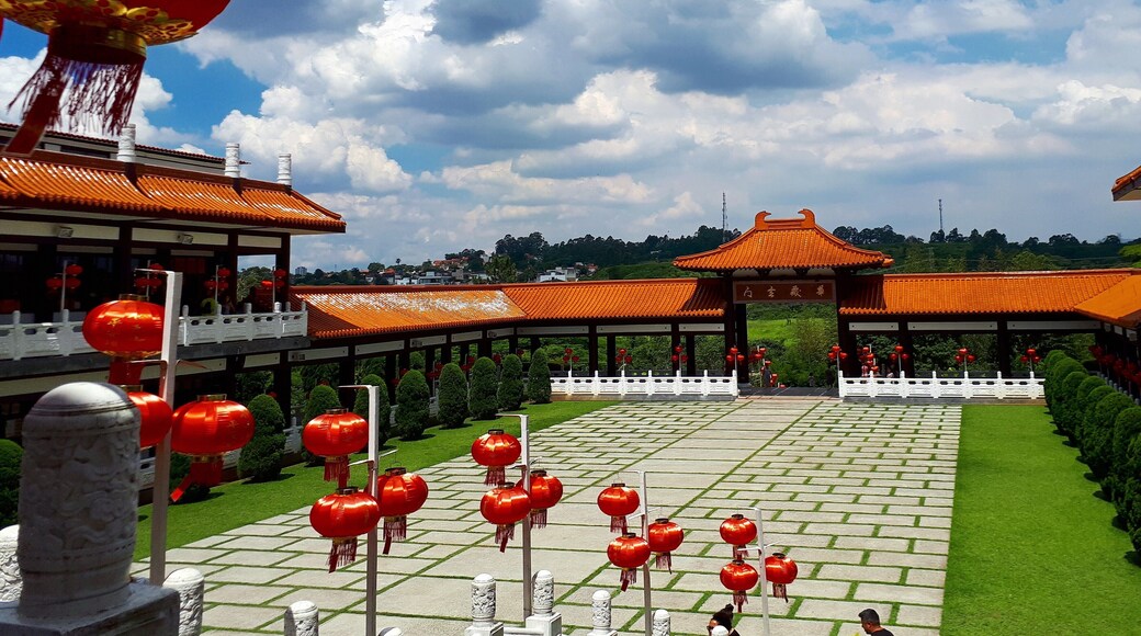 The largest budhist temple in Latin America is located in Sao Paulo countryside, among a preserved area and surrounded by gardens wuith giant bamboo trees