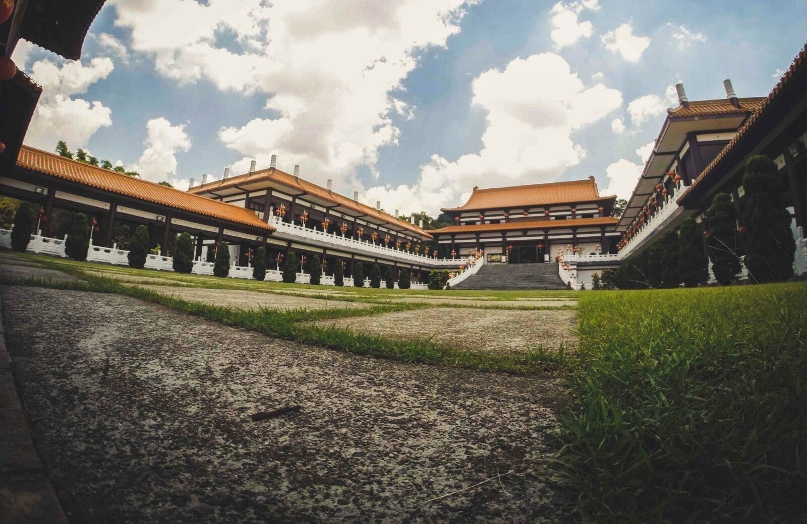 In 1992, the religious Buddhist Master Hsing Yun had arrived in Brazil, by an invitation of a local Buddhist Temple in Sao Paulo, for a ceremony. An accompanying monk, Jue Cheng, decided to stay in the country and begin a new project with the objective of disseminating the Buddhist tradition in the predominantly Catholic country. It started as a relatively small temple and had grown to great proportions as time went by and local interest for Buddhism had grown #tradition