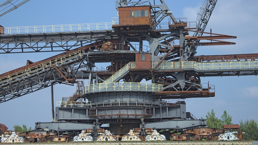 Ferropolis - die Stadt aus Eisen. Früherer Tagebau, heute Museum und Festivalgelände.
Ferropolis - the Iron City. Former open-cast mining, today a museum and festival area.