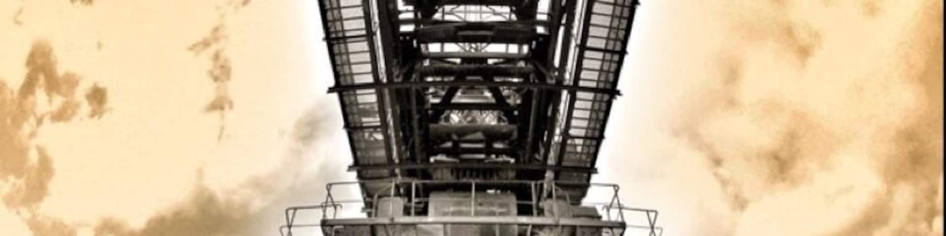 Five disused bucket wheel excavators and continuous bucket dredgers as well as stackers, each up to 130 meters long and 30 meters high, are located on a peninsula in the lake Gremmin: in a whole 7000 tonnes of industrial history.
Once, here was the central office of the brown coal open mine Golpa-Nord, which was flooded in the meantime. Until 1991 brown coal had been extracted around the peninsula. Then the open mines’ giant equipment – monuments of the machine age- should have been scrapped.
FERROPOLIS is a living museum abuzz with fitting scenery for concerts and events.