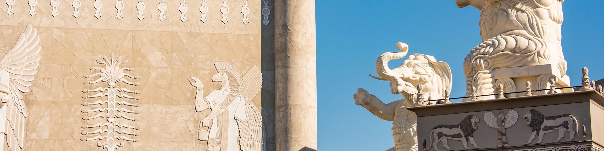 Grauman\'s Egyptian Theatre featuring a statue or sculpture and heritage elements