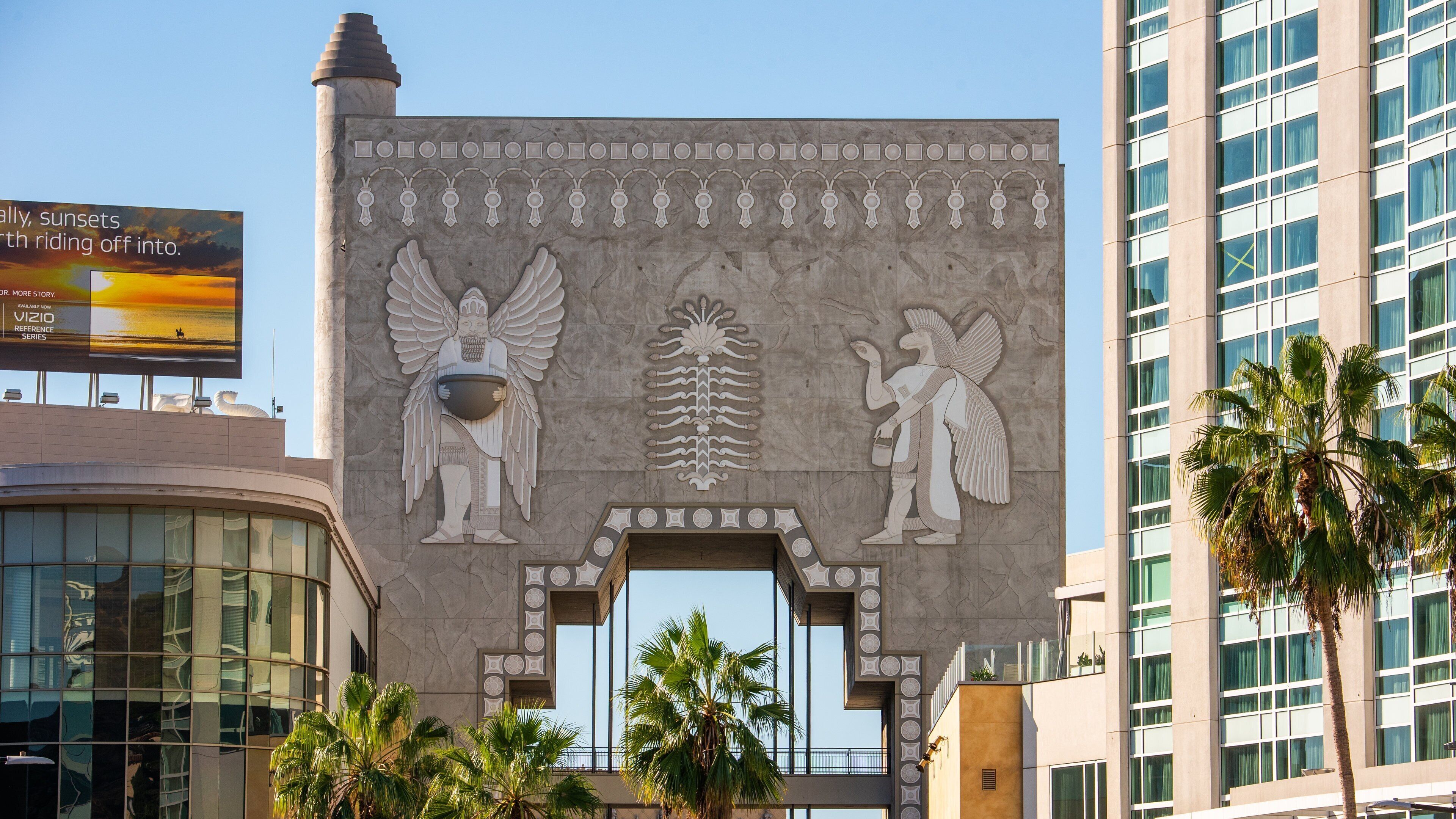 Grauman\'s Egyptian Theatre which includes heritage elements