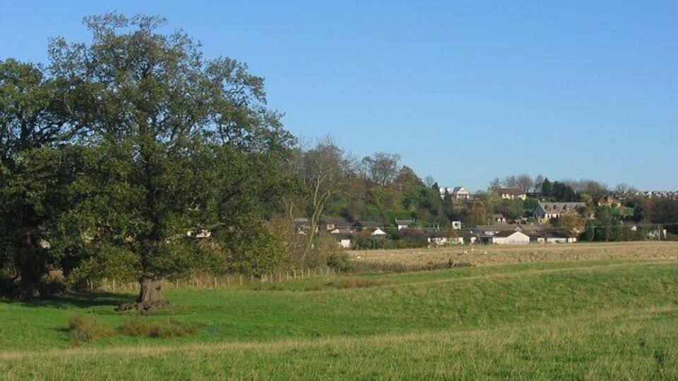 Crossford. The eastern part of Crossford, seen across farmland from the road to Limekilns. Looking NE.