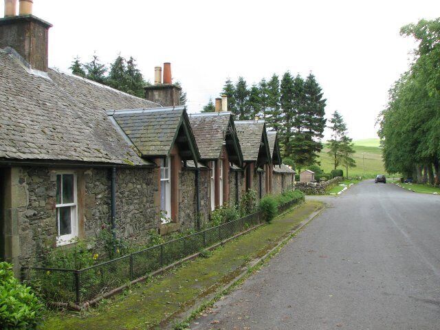 Cottage Bank Row of cottages on the original line of the Edinburgh-Peebles road. The current A703 lies a few metres to the west.