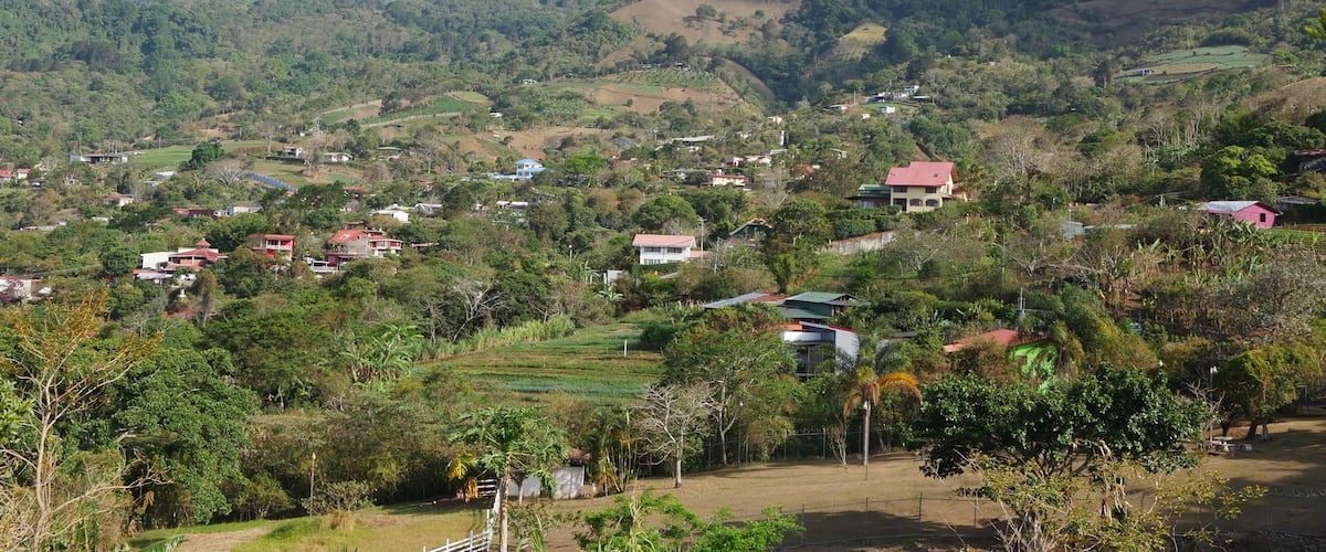 Berglandschaft von San Antonio bei Escazú in den Bergen um San José in Costa Rica