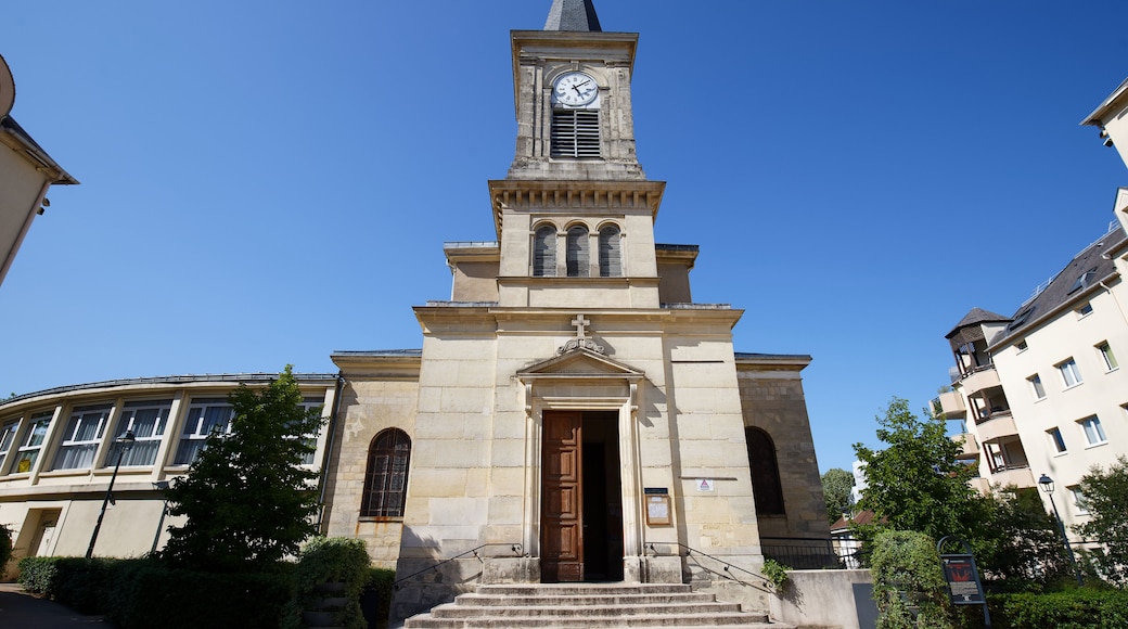 Saint-Pierre-et-Saint-Paul is a church that was built from 1832 until 1834. It is located in Fontenay-aux-Roses,France.