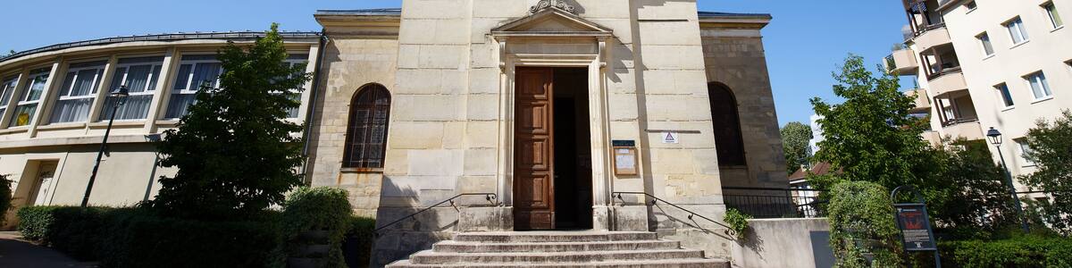 Saint-Pierre-et-Saint-Paul is a church that was built from 1832 until 1834. It is located in Fontenay-aux-Roses,France.