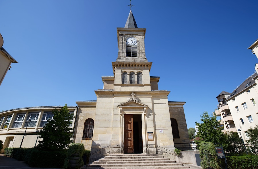 Saint-Pierre-et-Saint-Paul is a church that was built from 1832 until 1834. It is located in Fontenay-aux-Roses,France.