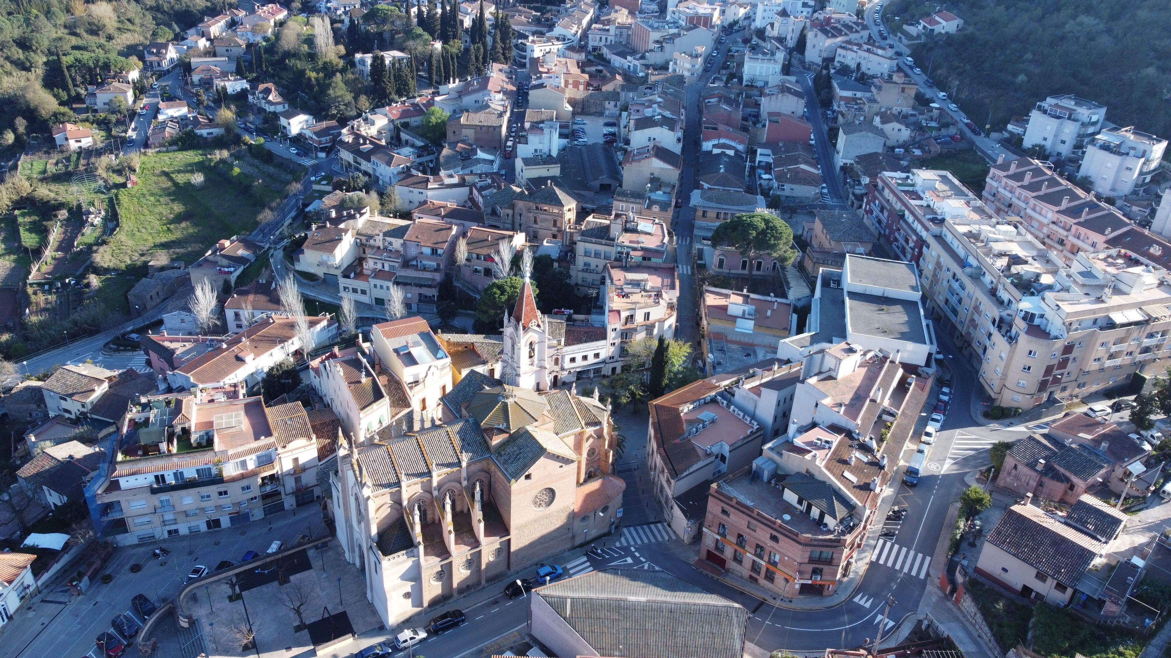 iglesia torrelles de llobregat,fotografia aerea torrelles de llobregat,catalunya