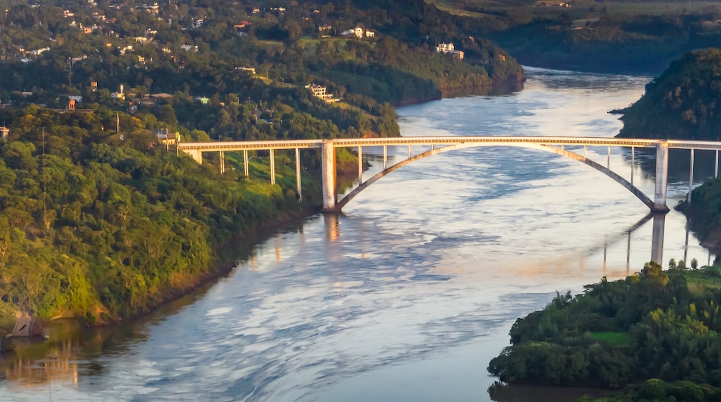 Border between Brazil and Paraguay and connects Foz do Iguaçu to Ciudad del Este. Ponte da Amizade in Foz do Iguaçu. Aerial view of the Friendship Bridge with Paraná river..