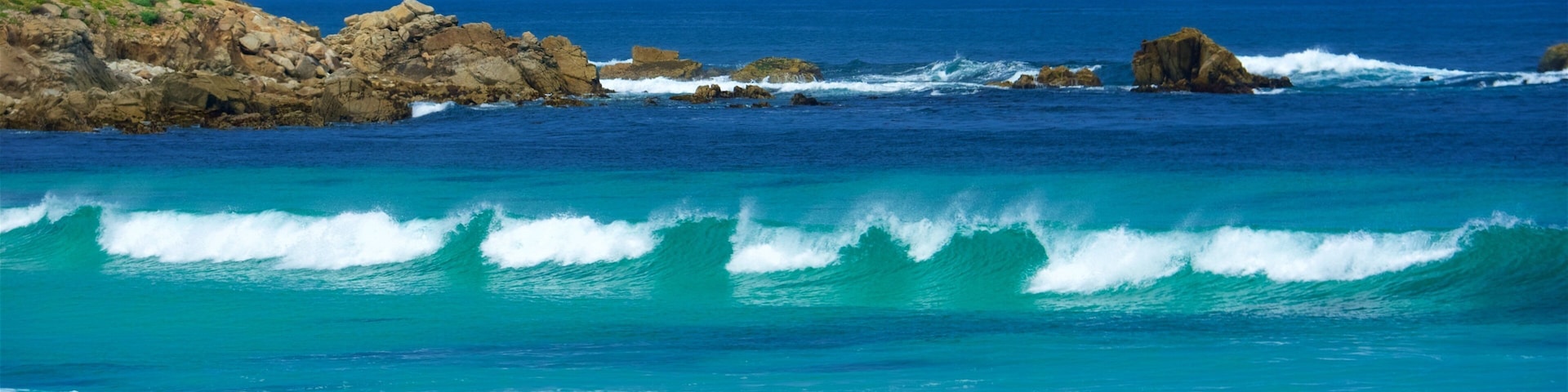 Califórnia Central caracterizando ondas e litoral acidentado