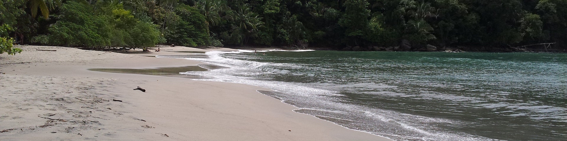 Caption---- Manuel Antonio beach in Costa RIca