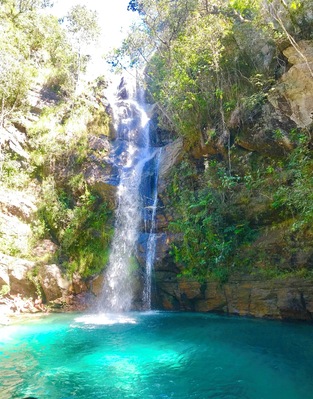 one of the most beautiful tourist spots of the veneer of the veadeiros! its clear water and the contrast with the beautiful natural landscape! very cute