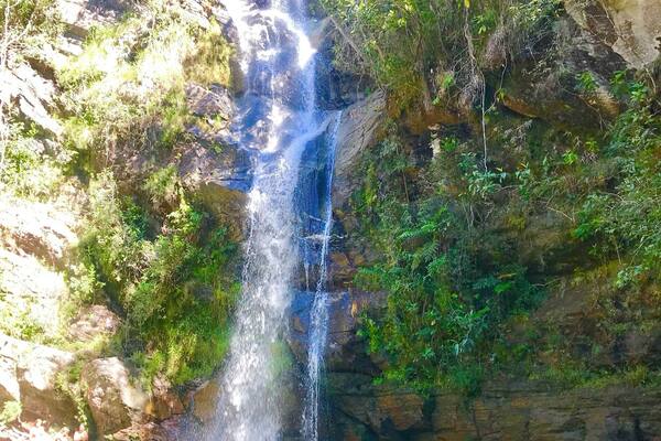 one of the most beautiful tourist spots of the veneer of the veadeiros! its clear water and the contrast with the beautiful natural landscape! very cute