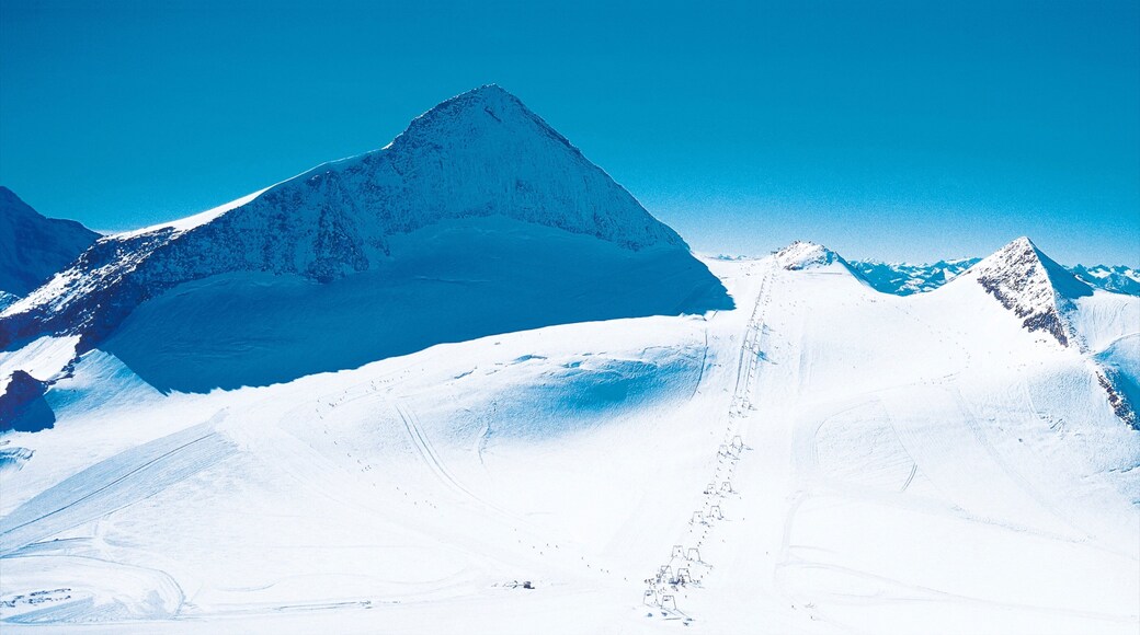 Skigebiet Hintertuxer Gletscher welches beinhaltet Berge und Schnee