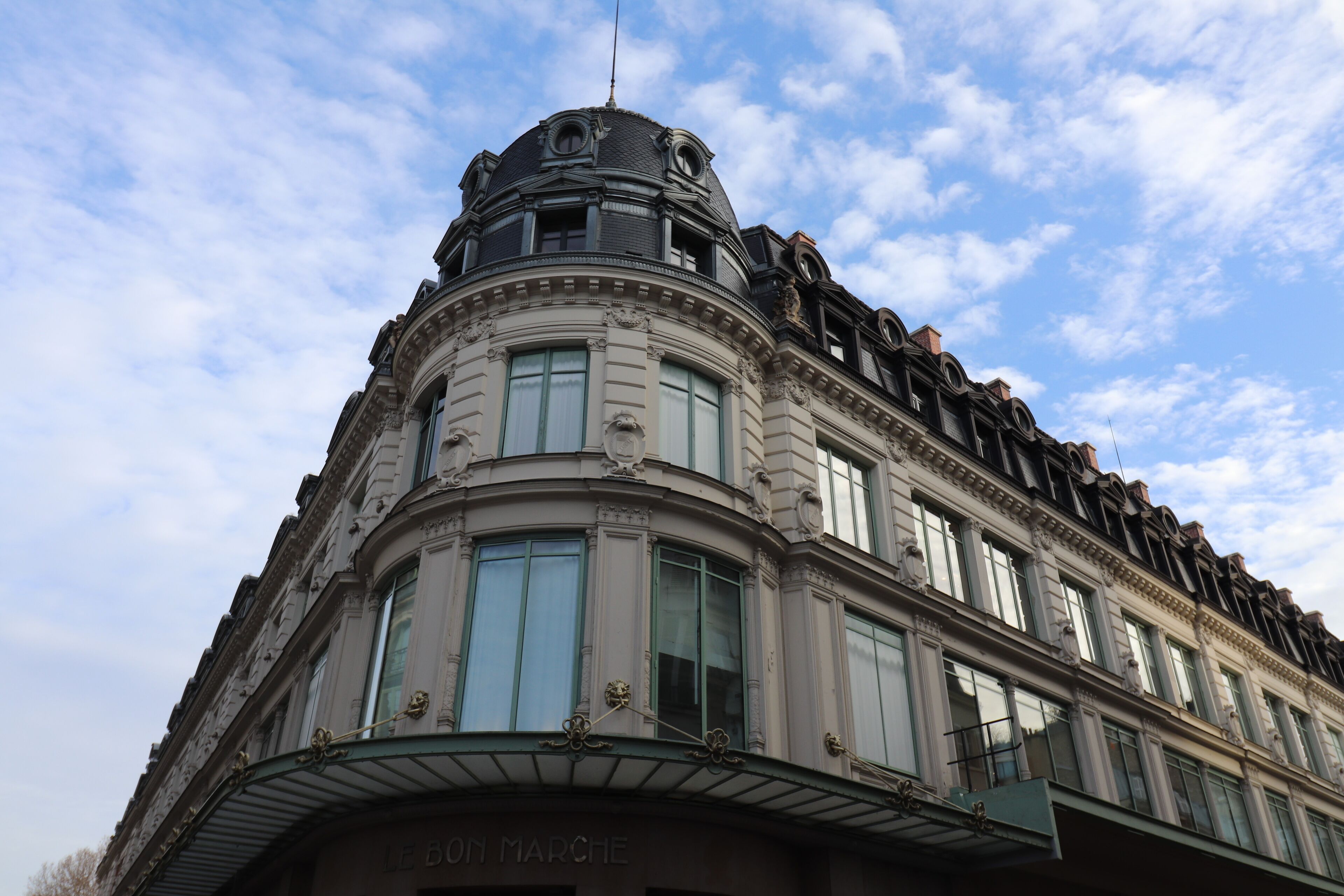 Le Bon Marché, grand magasin de produits de luxe, joaillerie et horlogerie, propriété du groupe LVMH, vue de l'extérieur, ville de Paris, ile de France, France