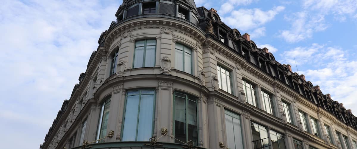 Le Bon Marché, grand magasin de produits de luxe, joaillerie et horlogerie, propriété du groupe LVMH, vue de l'extérieur, ville de Paris, ile de France, France