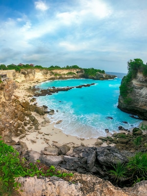 Happy Earth 🌏 Day!
Fun fact: Iceland doesn’t have the only blue lagoon. This one on Nusa Ceningan is quiteeee beautiful! And Blue!
#bali #indonesia #ceningan #lembongan #island #travel #beach #blue #lagoon #colors #beautiful