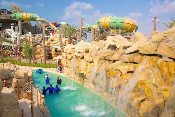 Yas Waterworld som viser en pool og et vandland
