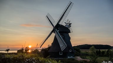 Die Mühle Charlotte im Sonnenuntergang im Geltinger Birk
