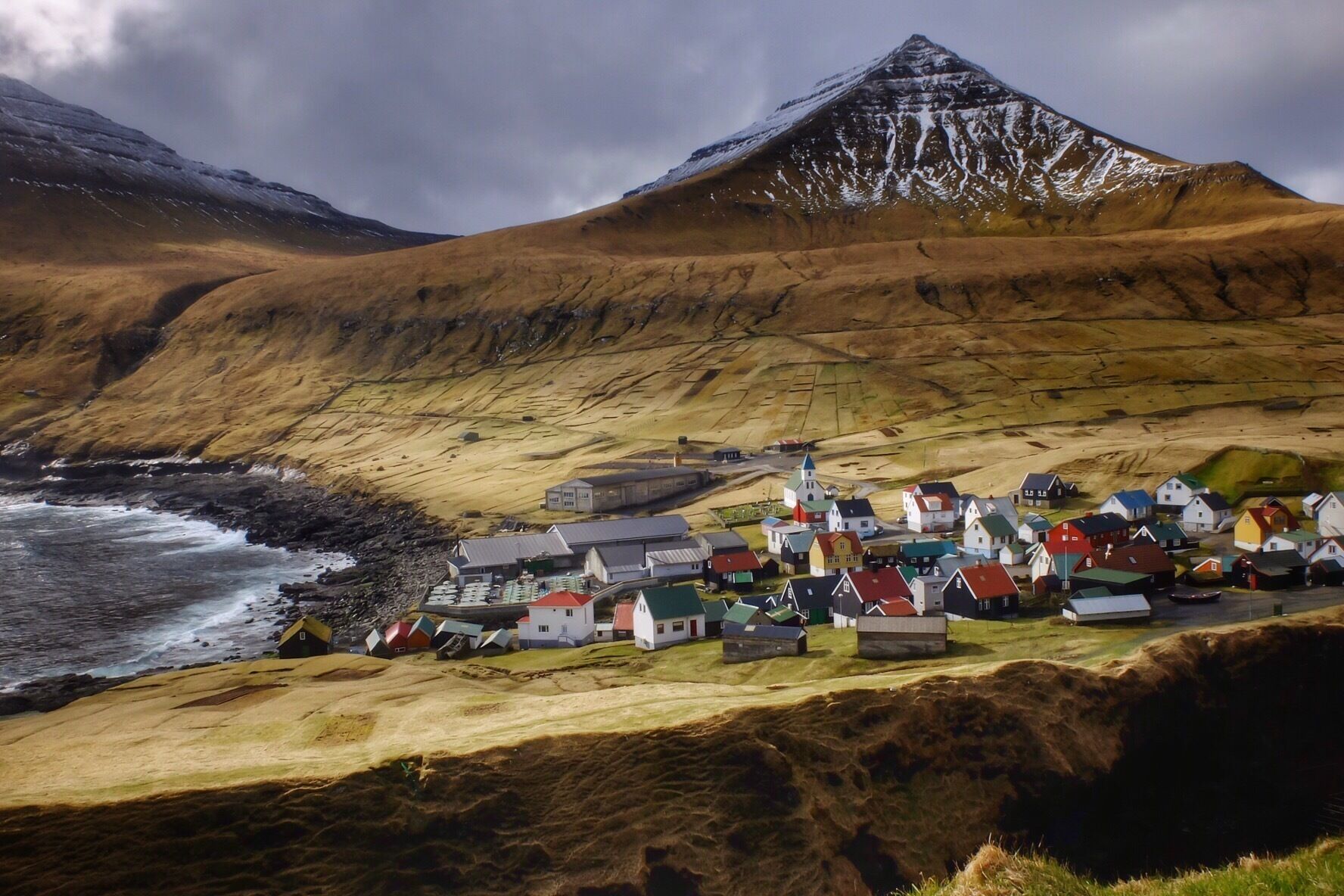 Take the sheep trail on the west side of town to get this view. (We still can't believe this isn't a movie set.) IT'S REAL LIFE PEOPLE.