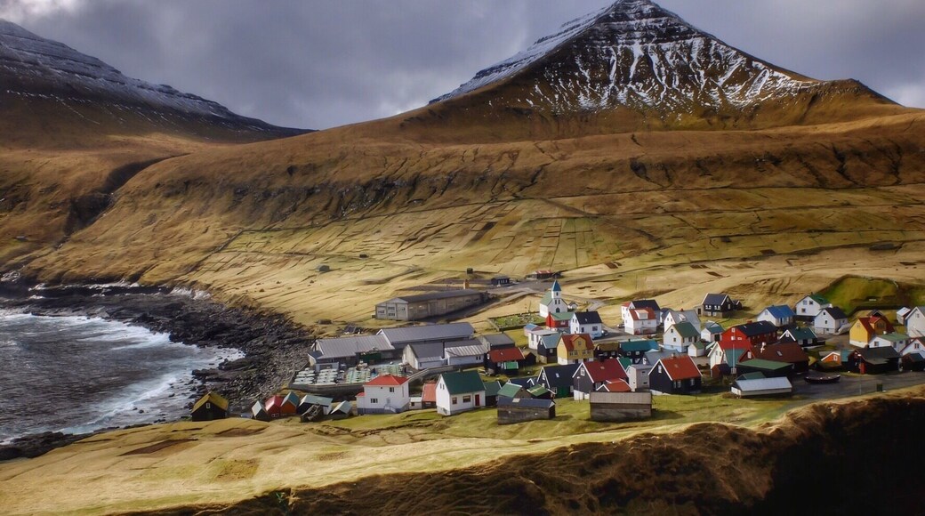 Take the sheep trail on the west side of town to get this view. (We still can't believe this isn't a movie set.) IT'S REAL LIFE PEOPLE.
