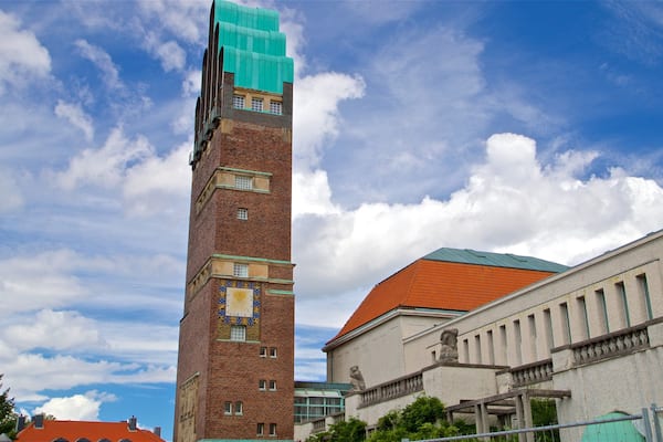 DarmstĂ€dter KĂŒnstlerkolonie mit einem historische Architektur