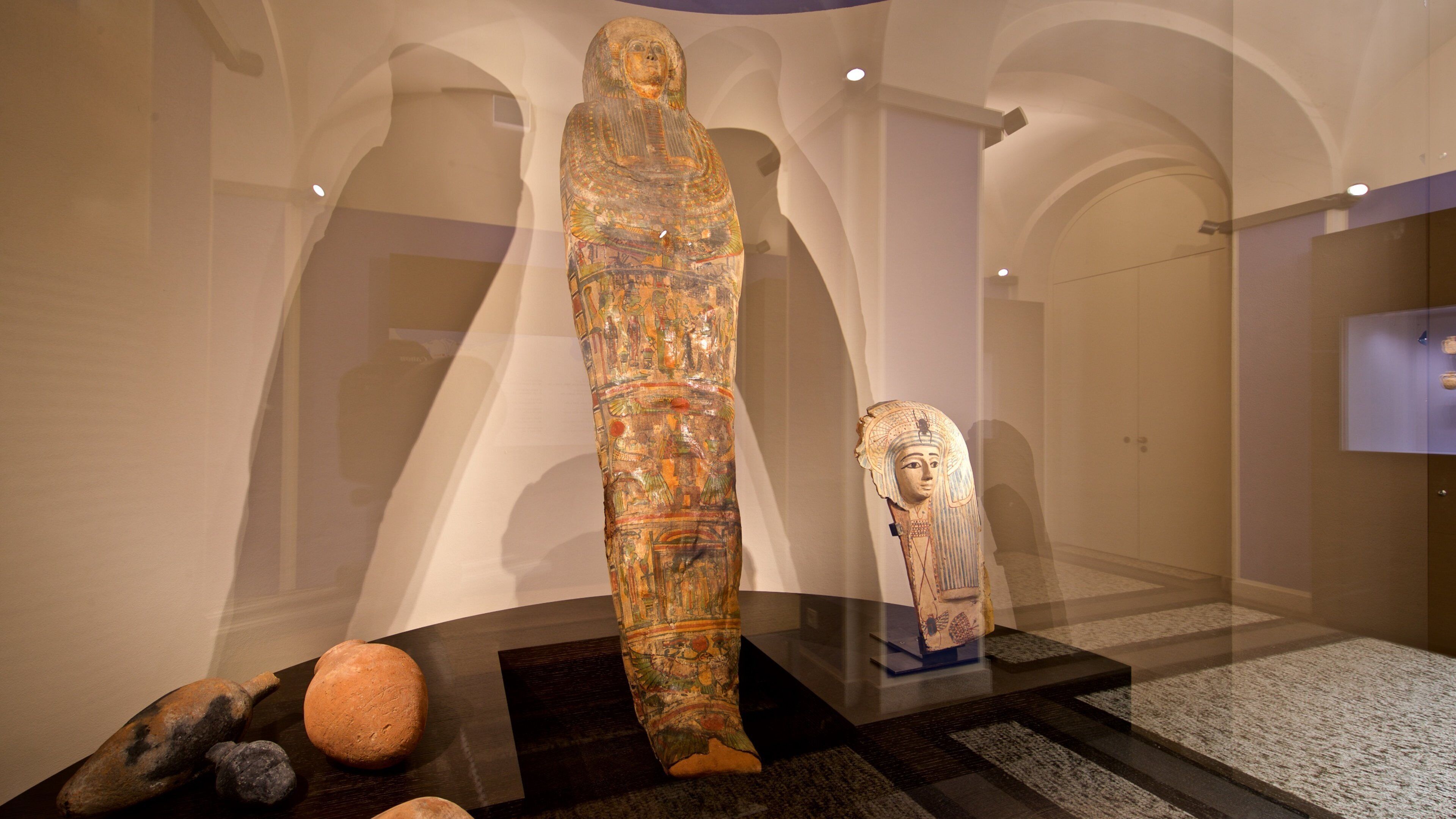 Hessisches Landesmuseum showing heritage elements and interior views