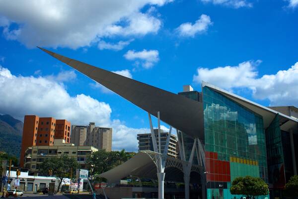 Centre commercial Le Millénaire montrant architecture moderne
