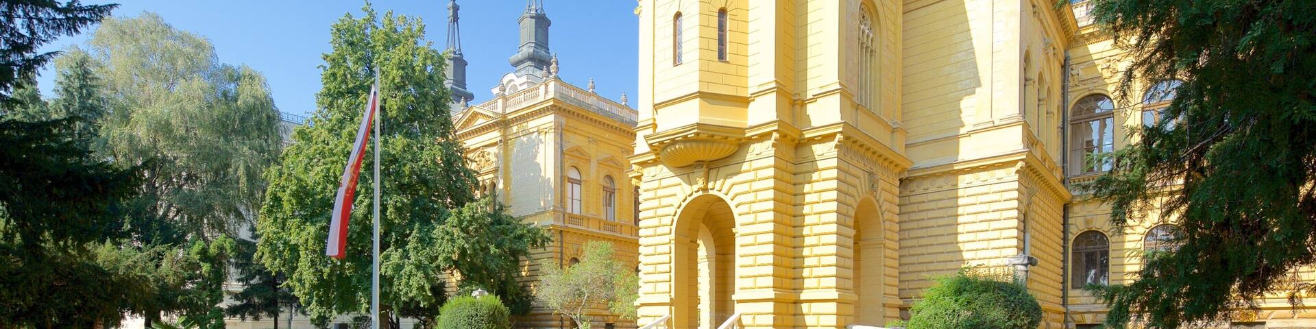 Sremski Karlovci montrant patrimoine architectural et jardin