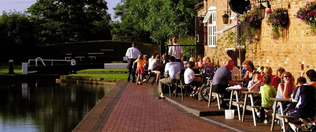 warwickshire birmingham fazeley canal dog doublet pub bodymoor heath