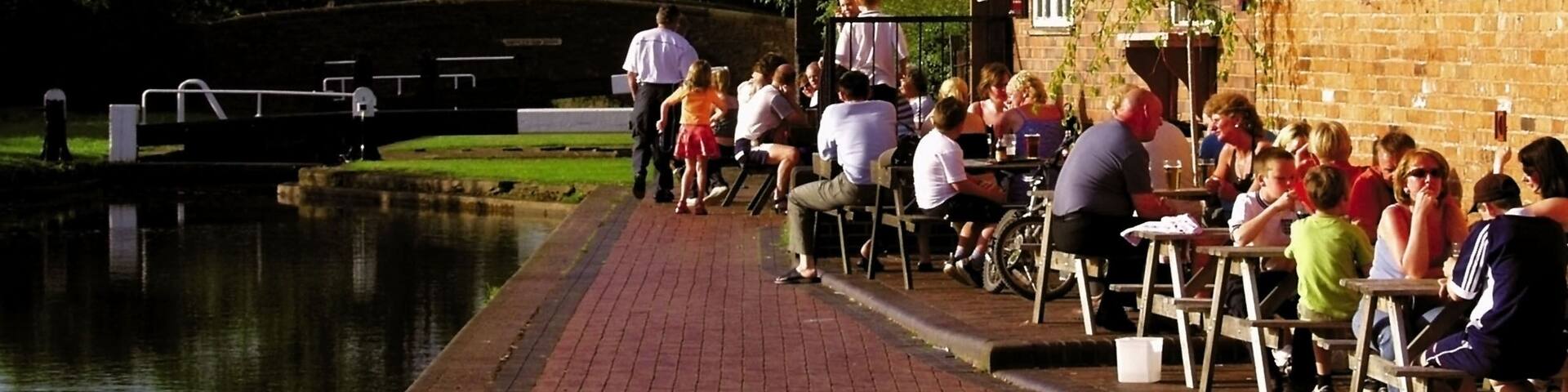 warwickshire birmingham fazeley canal dog doublet pub bodymoor heath
