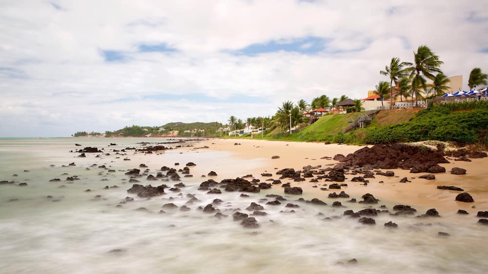 Pirangi Beach which includes general coastal views, tropical scenes and a sandy beach