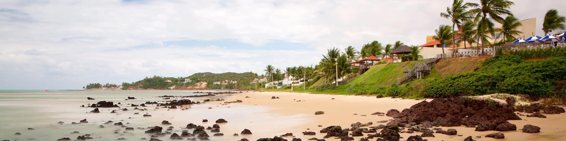 Pirangi Beach which includes general coastal views, tropical scenes and a sandy beach