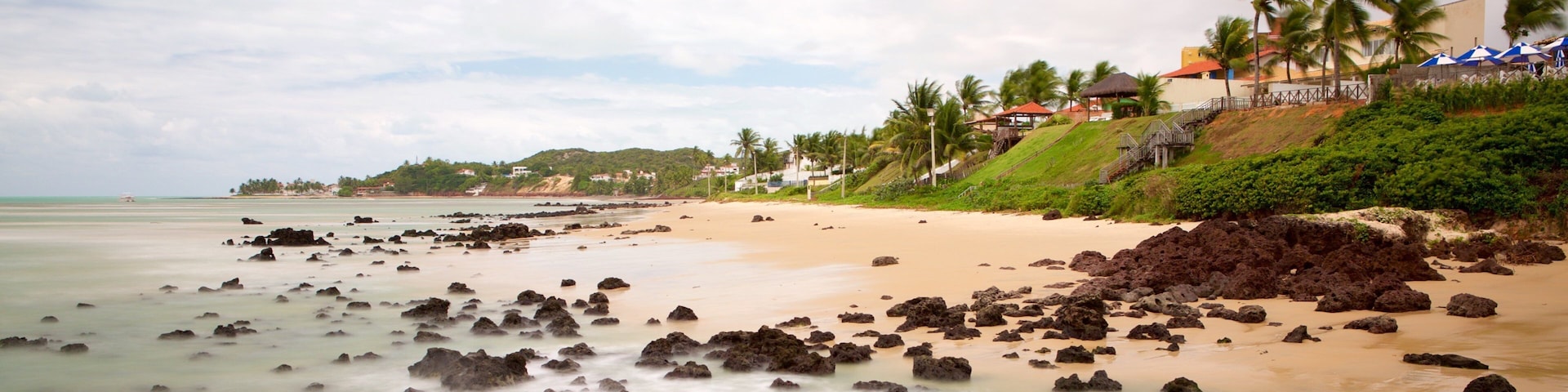 Pirangi Beach which includes general coastal views, tropical scenes and a sandy beach