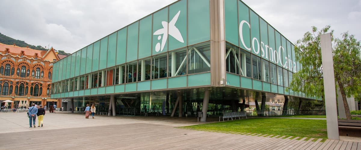 CosmoCaixa featuring modern architecture
