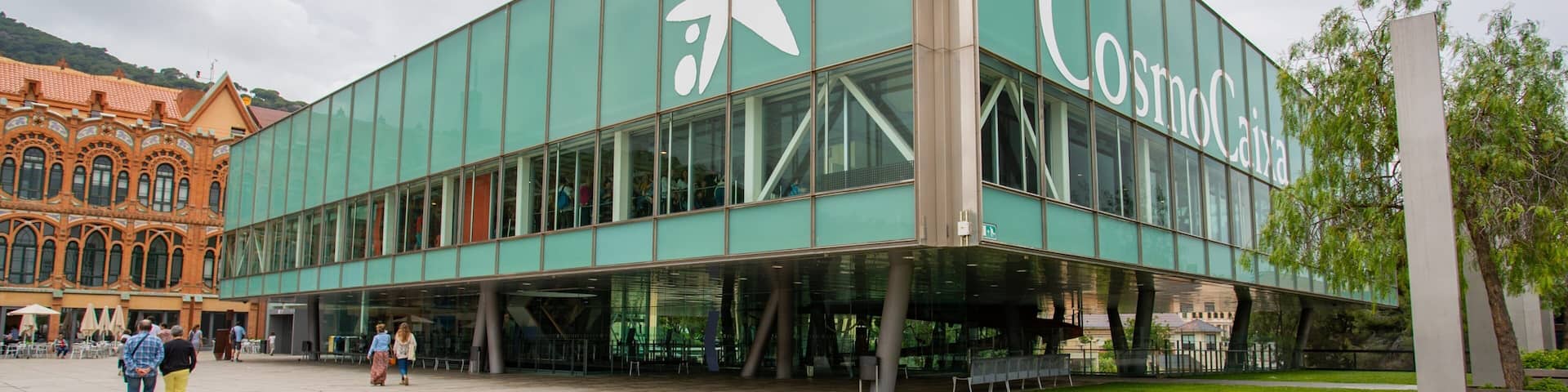CosmoCaixa featuring modern architecture