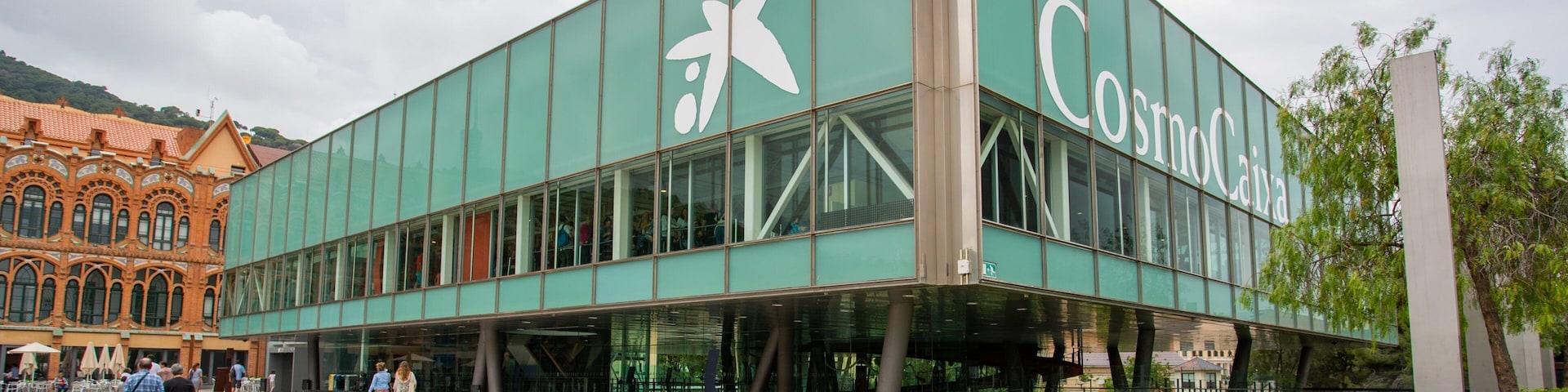 CosmoCaixa featuring modern architecture