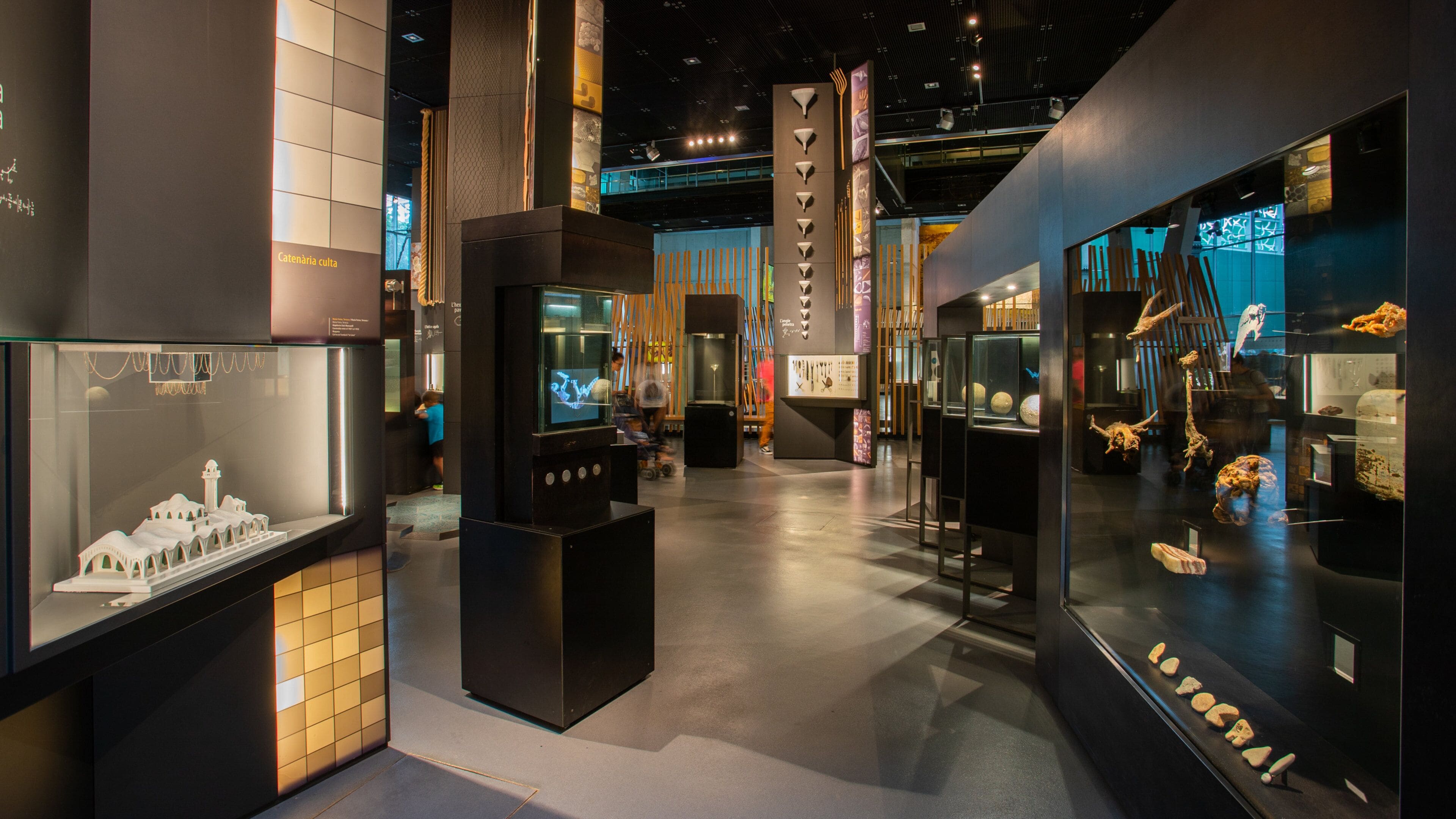 CosmoCaixa showing interior views