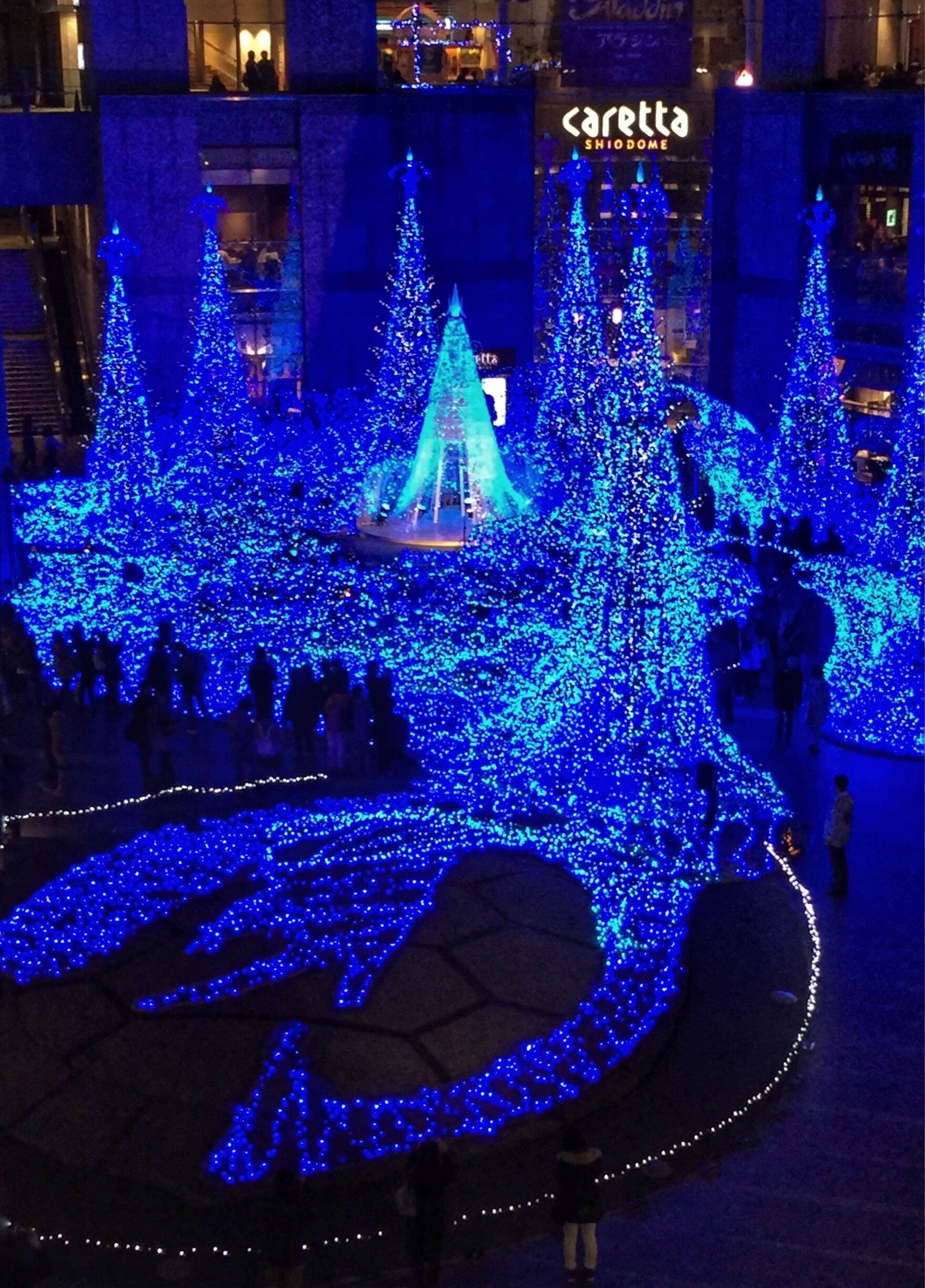 This was the most beautiful Christmas light show seen in Tokyo this year.
#BVSBlue