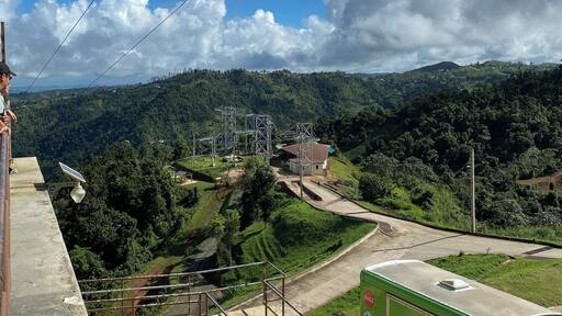 2.5 kilometres makes the monster the longest zip line in the world?! Amazing way to ring in the new year #elmonstruo