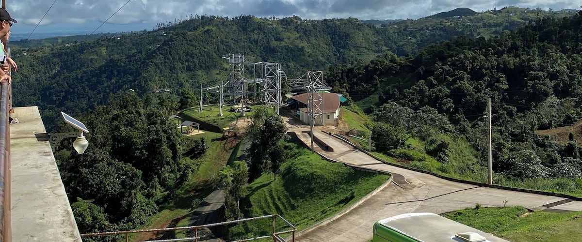 2.5 kilometres makes the monster the longest zip line in the world?! Amazing way to ring in the new year #elmonstruo