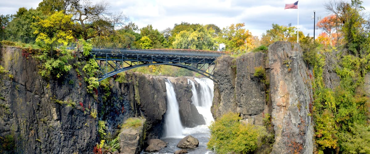 Bridge over the Waterfall, Mary Ellen Kramer Great Falls Park, City Of Paterson, New jersey, USA