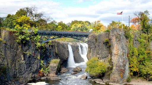 Bridge over the Waterfall, Mary Ellen Kramer Great Falls Park, City Of Paterson, New jersey, USA