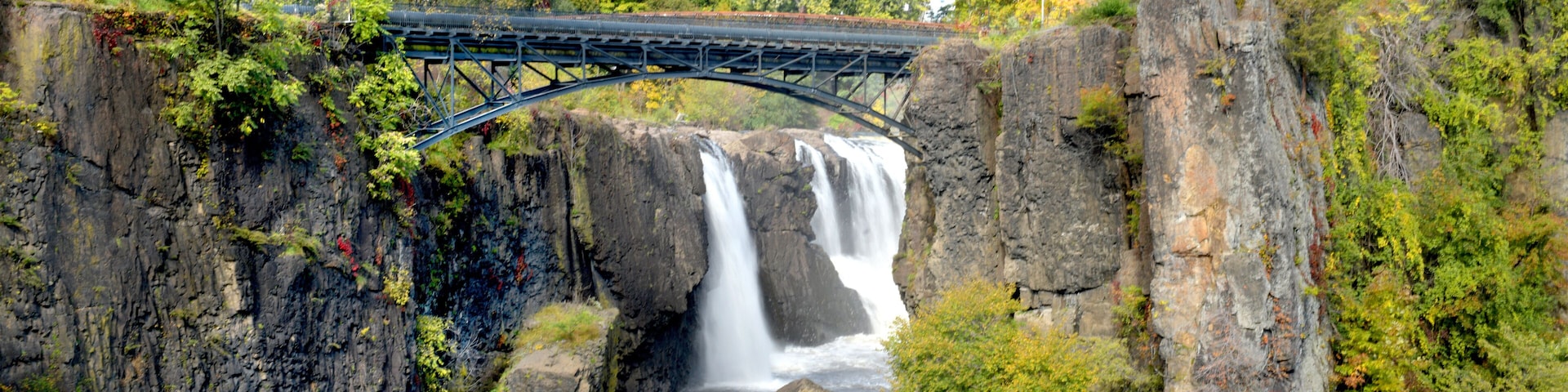 Bridge over the Waterfall, Mary Ellen Kramer Great Falls Park, City Of Paterson, New jersey, USA