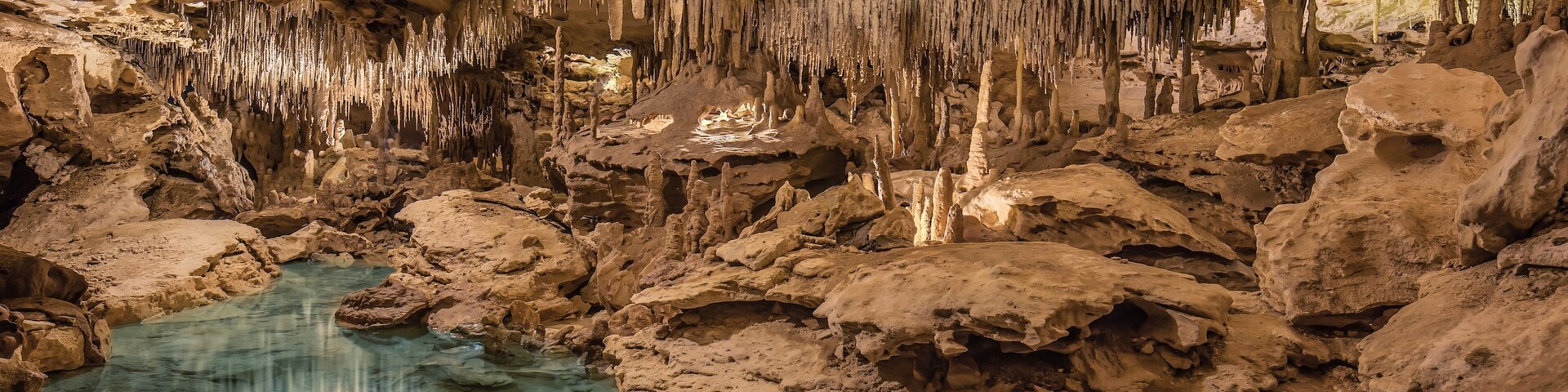 Ecopark Kantun Chi which includes interior views