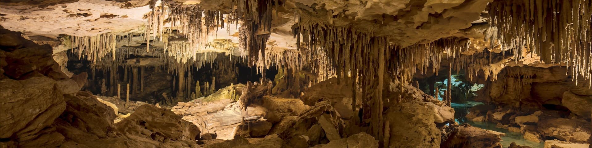 Ecopark Kantun Chi showing caves and interior views